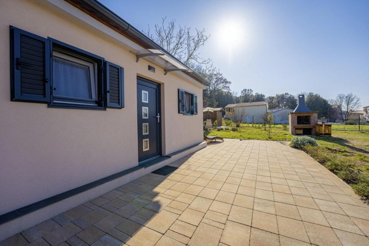 Modean In Pula - Haus Fuer 2-3 Personen Villa Exterior photo