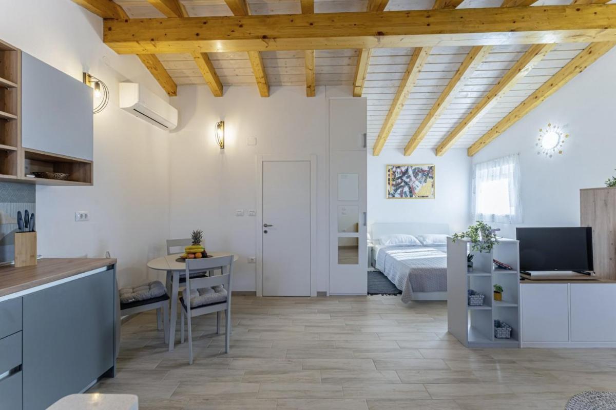 Modean In Pula - Haus Fuer 2-3 Personen Villa Exterior photo