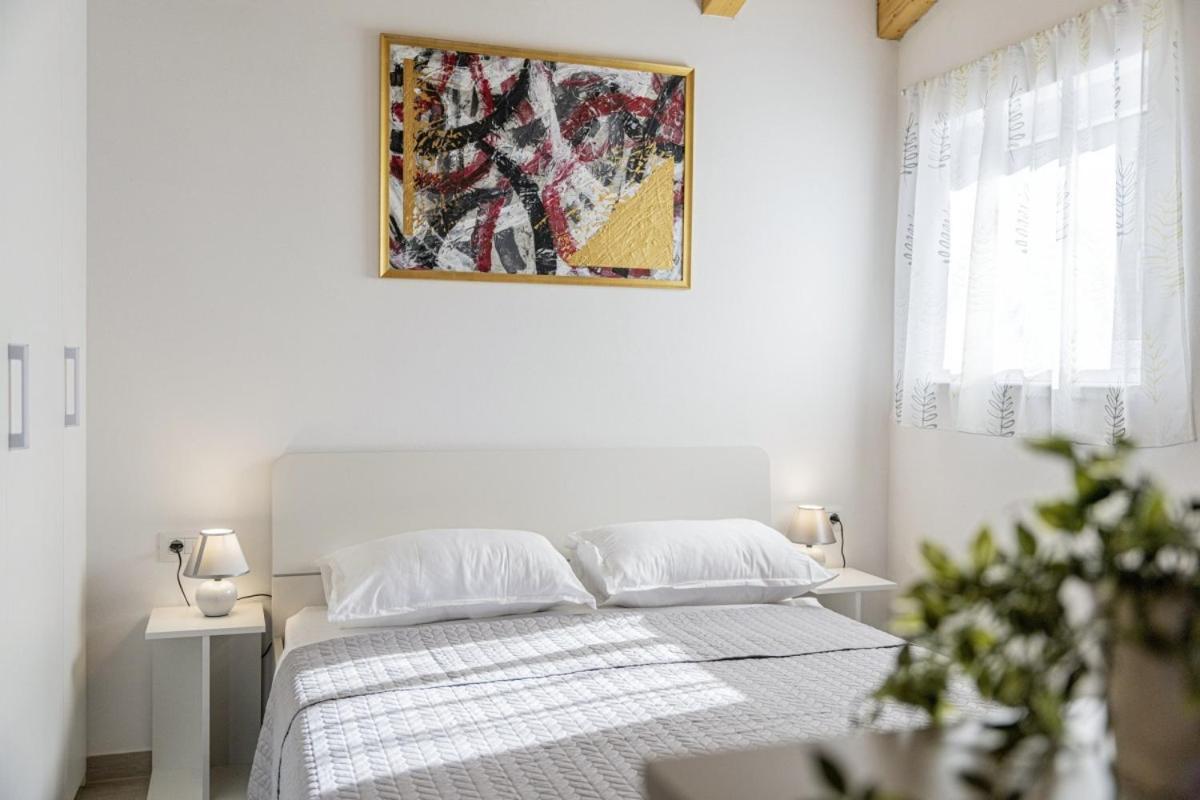 Modean In Pula - Haus Fuer 2-3 Personen Villa Exterior photo