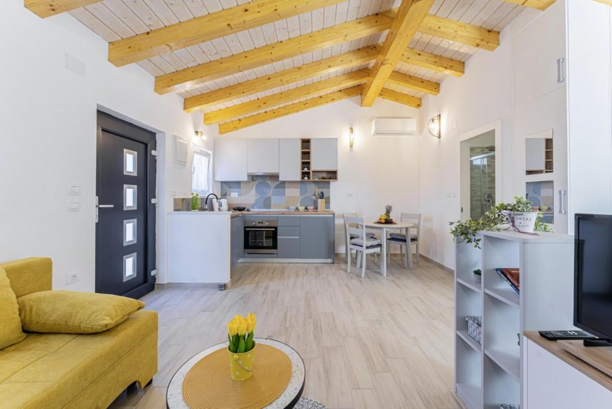 Modean In Pula - Haus Fuer 2-3 Personen Villa Exterior photo