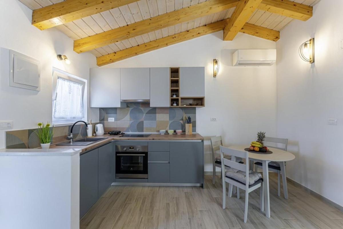 Modean In Pula - Haus Fuer 2-3 Personen Villa Exterior photo