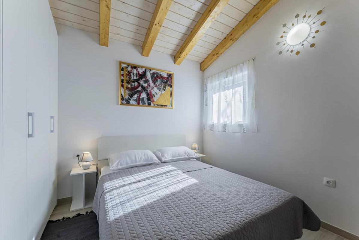 Modean In Pula - Haus Fuer 2-3 Personen Villa Exterior photo